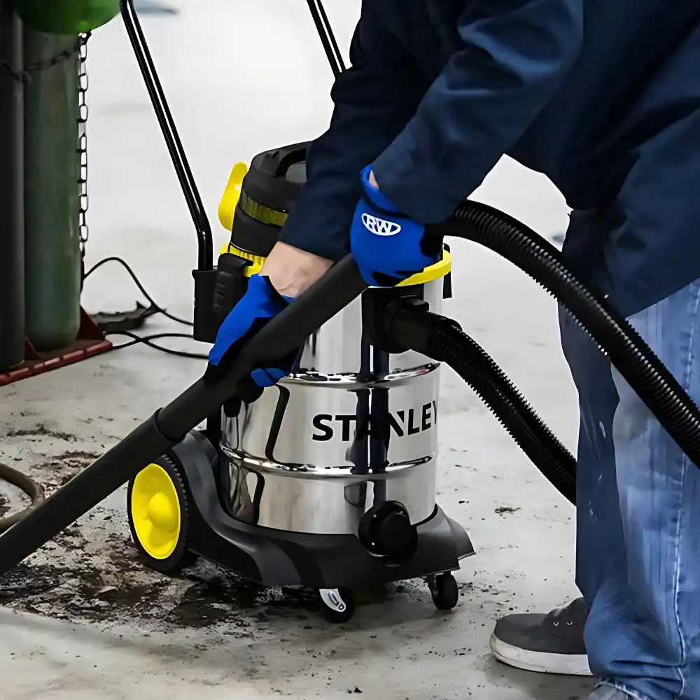 Aspiradora Stanley Polvo / Agua 30 Lts 960W SL19117